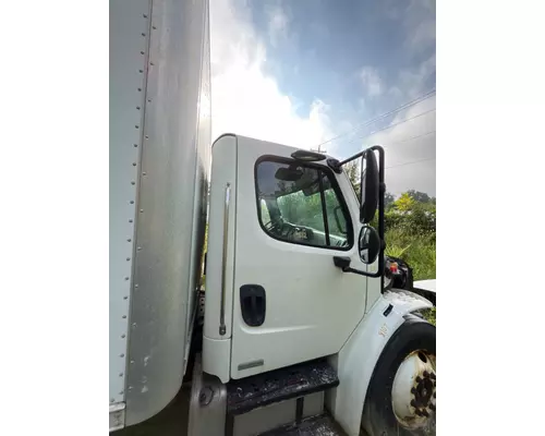 FREIGHTLINER M2 106 Cab