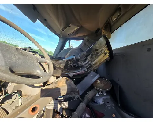 FREIGHTLINER M2 106 Cab