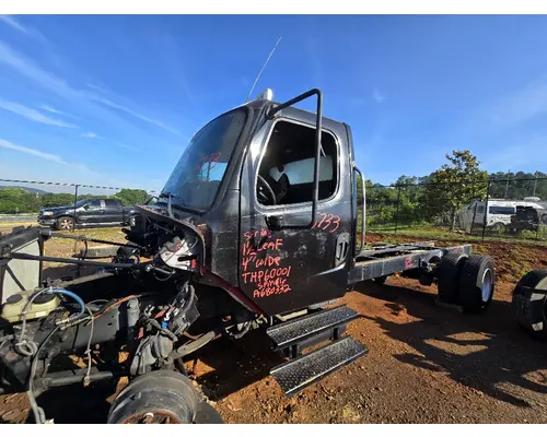 FREIGHTLINER M2 106 Cab