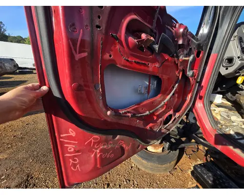 FREIGHTLINER M2 106 Cab