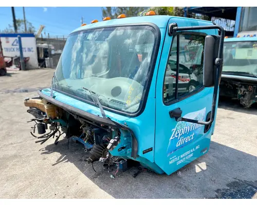 FREIGHTLINER M2 106 Cab