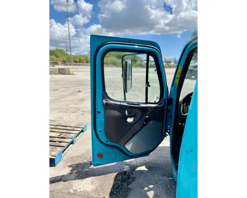 FREIGHTLINER M2 106 Cab