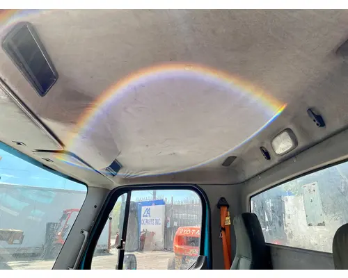 FREIGHTLINER M2 106 Cab