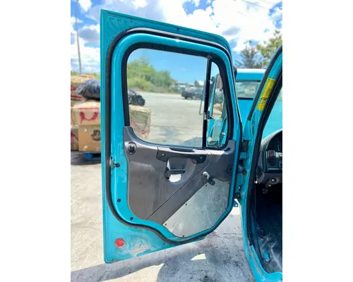 FREIGHTLINER M2 106 Cab