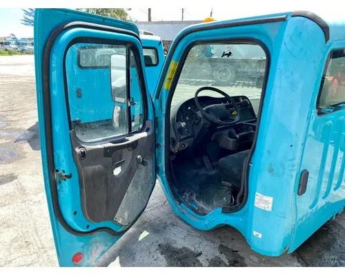 FREIGHTLINER M2 106 Cab