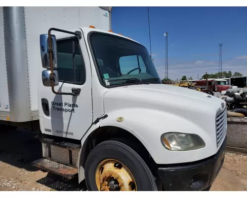 FREIGHTLINER M2 106 Cab