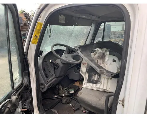 FREIGHTLINER M2 106 Cab