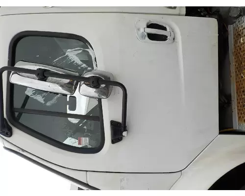 FREIGHTLINER M2-106 Cab