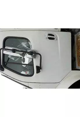 FREIGHTLINER M2-106 Cab
