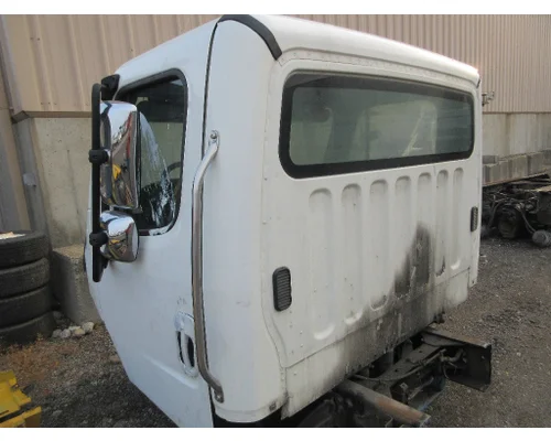 FREIGHTLINER M2-106 Cab