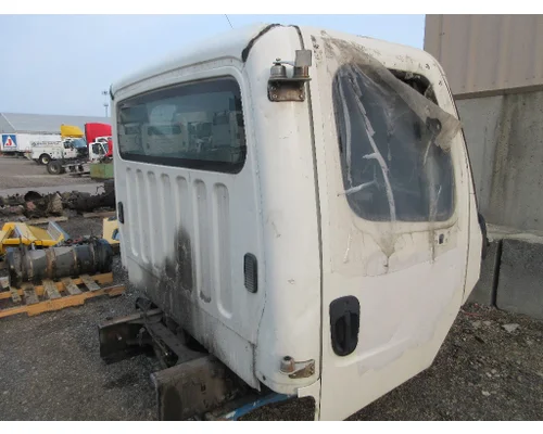 FREIGHTLINER M2-106 Cab