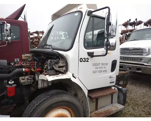 FREIGHTLINER M2-106 Cab