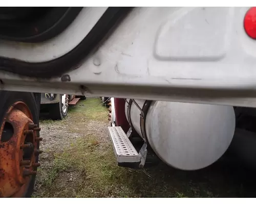 FREIGHTLINER M2-106 Cab