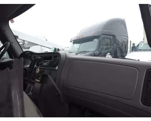 FREIGHTLINER M2-106 Cab