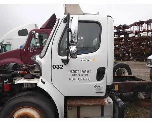 FREIGHTLINER M2-106 Cab