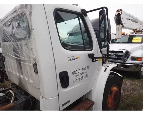 FREIGHTLINER M2-106 Cab