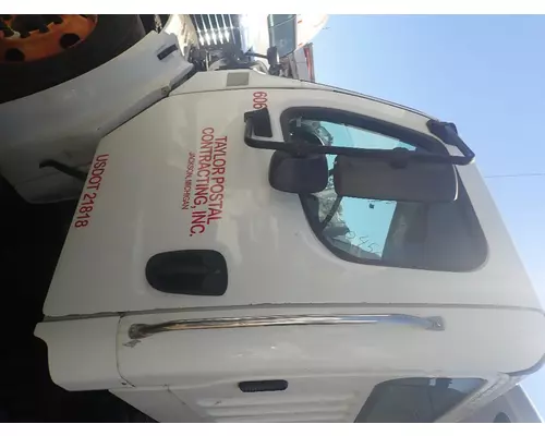 FREIGHTLINER M2-106 Cab