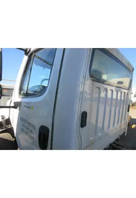 FREIGHTLINER M2-106 Cab