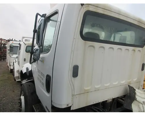 FREIGHTLINER M2-106 Cab