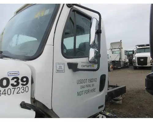 FREIGHTLINER M2-106 Cab