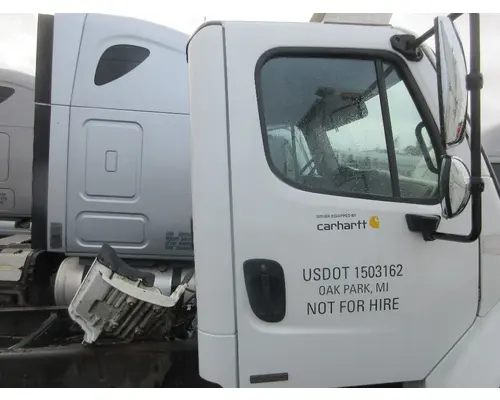 FREIGHTLINER M2-106 Cab