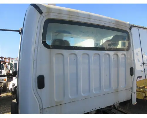FREIGHTLINER M2-106 Cab