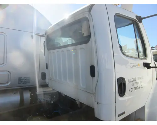 FREIGHTLINER M2-106 Cab