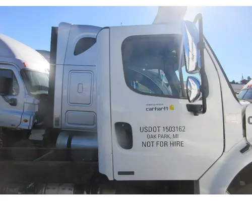 FREIGHTLINER M2-106 Cab