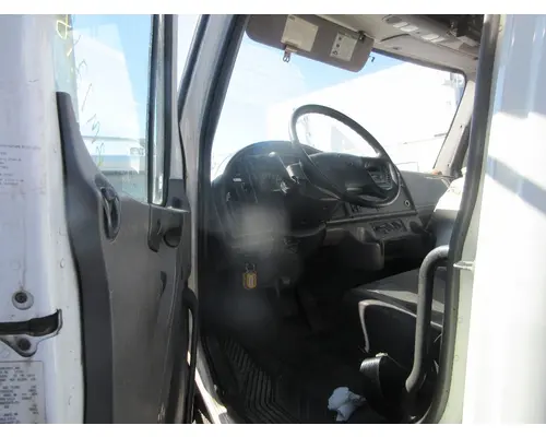 FREIGHTLINER M2-106 Cab