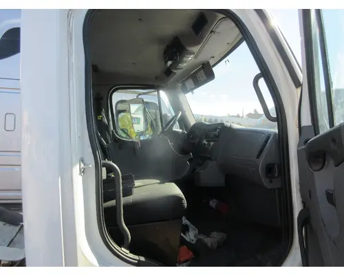 FREIGHTLINER M2-106 Cab