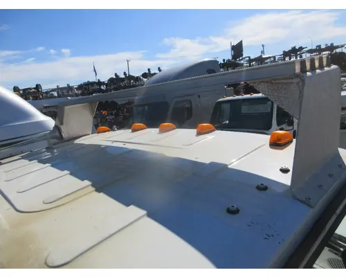 FREIGHTLINER M2-106 Cab