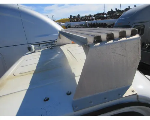 FREIGHTLINER M2-106 Cab