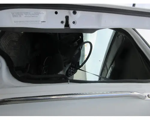 FREIGHTLINER M2-106 Cab