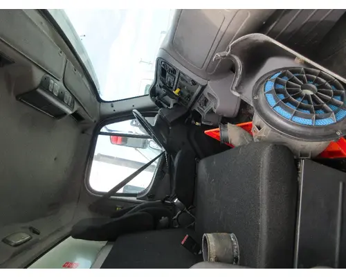 FREIGHTLINER M2-106 Cab