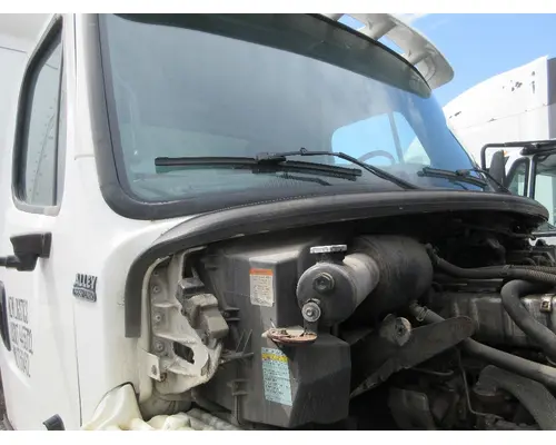 FREIGHTLINER M2-106 Cab