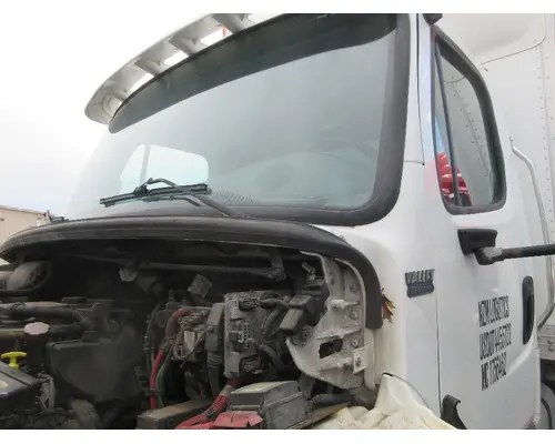 FREIGHTLINER M2-106 Cab