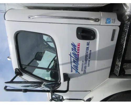 FREIGHTLINER M2-106 Cab