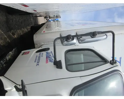 FREIGHTLINER M2-106 Cab