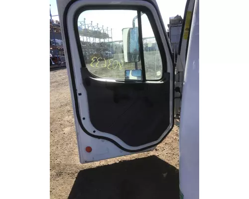 FREIGHTLINER M2-106 Cab