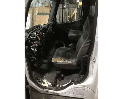 FREIGHTLINER M2-106 Cab