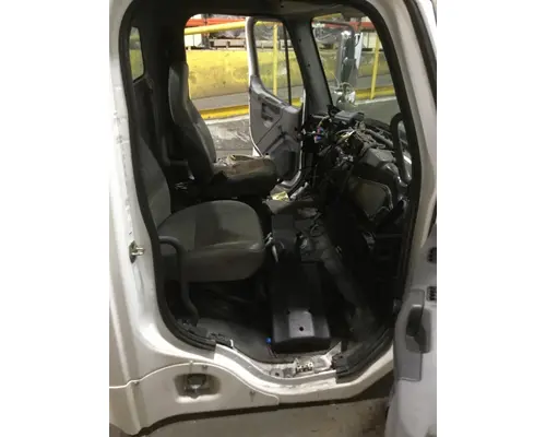 FREIGHTLINER M2-106 Cab