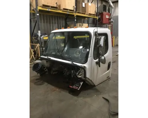 FREIGHTLINER M2-106 Cab