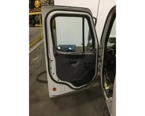 FREIGHTLINER M2-106 Cab