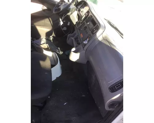 FREIGHTLINER M2-106 Cab