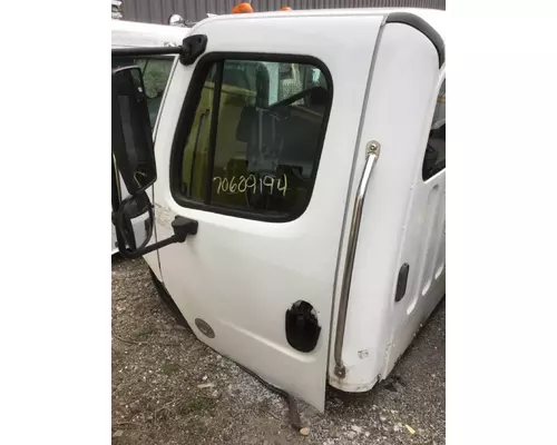 FREIGHTLINER M2-106 Cab