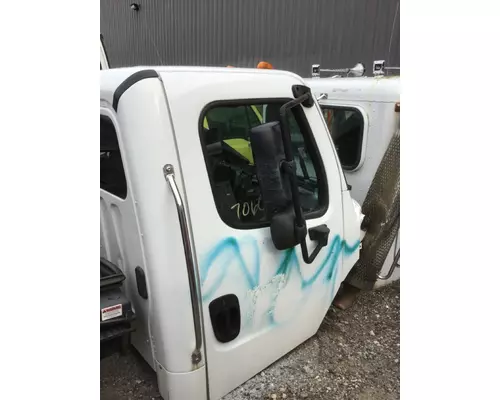 FREIGHTLINER M2-106 Cab