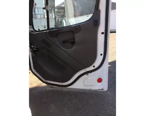 FREIGHTLINER M2-106 Cab