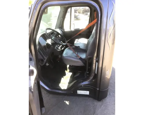 FREIGHTLINER M2-106 Cab