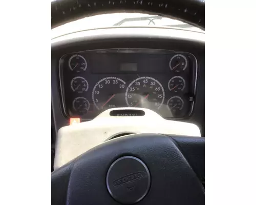 FREIGHTLINER M2-106 Cab
