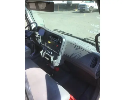 FREIGHTLINER M2-106 Cab